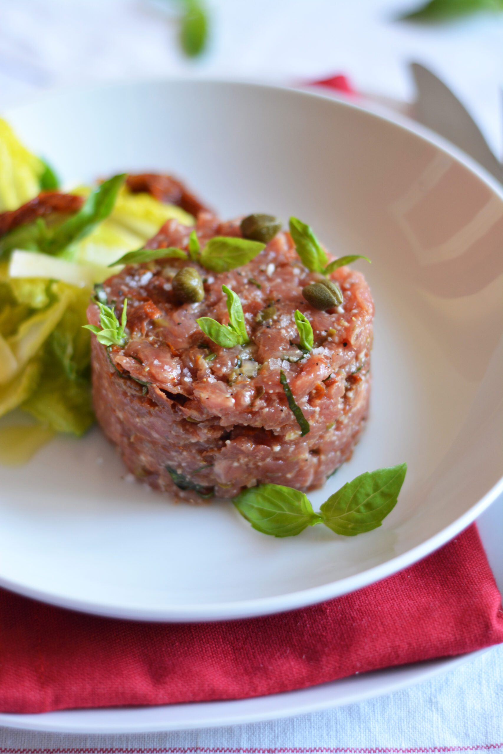 Tartare de Veau d'Aveyron et du Ségala aux saveurs du Sud Tartare de Veau d'Aveyron et du Ségala aux saveurs du Sud